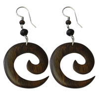 Cargar imagen en el visor de la galería, Tribal Ohrringe aus Sono Holz, Spirale, Edelstahlbügel, Ohrstecker, Ohrhänger - chic-net.de
