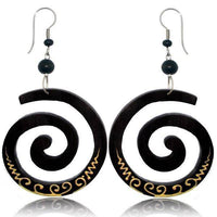 Load image into Gallery viewer, Tribal Ohrringe Spirale Narra Holz Edelstahl golden Muster Perlen schwarz Ohrhänger - chic-net.de
