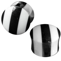 Load image into Gallery viewer, Tribal Plug weiß schwarz gestreift handgeschnitzt Bone Büffelhorn Organic Expander Tunnel Piercing - chic-net.de
