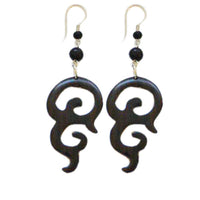 Load image into Gallery viewer, Tribal Spirale Ohrringe aus Sono Holz, Fish tail, Edelstahlbügel - chic-net.de
