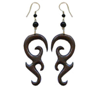 Load image into Gallery viewer, Tribal Spirale Ohrringe aus Sono Holz, flame, Edelstahlbügel, Ohrhänger, Ohrstecker - chic-net.de
