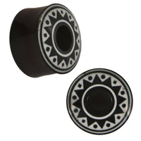 Load image into Gallery viewer, Tunnel Horn weiße Gravur schwarz Sternmuster Ringe Piercing handgeschnitzt - chic-net.de
