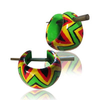 Load image into Gallery viewer, Zacken Holzcreolen rot gelb grün schwarz Pin-Ohrringe Pin-Creolen Holz Horn Pin 16 mm - chic-net.de
