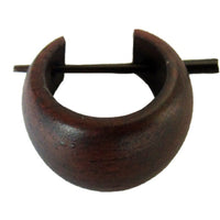 Cargar imagen en el visor de la galería, Holzcreolen, dunkelbraune Holzcreolen, handgeschnitzt aus braunem Sonoholz, 16mm, Pin-Ohrringe
