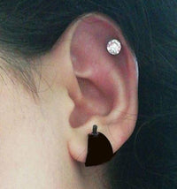 Cargar imagen en el visor de la galería, Holzcreolen, dunkelbraune Holzcreolen, handgeschnitzt aus braunem Sonoholz, 16mm, Pin-Ohrringe
