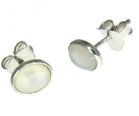 Load image into Gallery viewer, Ohrstecker 925 Sterling Silber mit Mondstein oval 8mm
