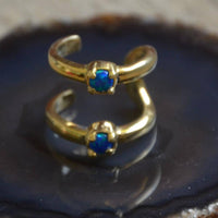 Load image into Gallery viewer, Ear cuff Dread Lock Bead Messing gold Opal blau Bögen - chic - net.de
