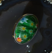 Cargar imagen en el visor de la galería, Edelstahl Ohrstecker Muranoglas grün oval 16mm Blumen - chic - net.de
