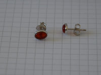 Load image into Gallery viewer, Ohrstecker 925 Sterling Silber mit Onyx rot oval 8mm
