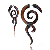 Cargar imagen en el visor de la galería, Fake Narra Holz Piercing Spirale mit Fragezeichen Spirale dunkelbraun 65 mm - chic - net.de
