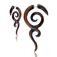 Cargar imagen en el visor de la galería, Fake Narra Holz Piercing Spirale mit Fragezeichen Spirale dunkelbraun 65 mm - chic - net.de
