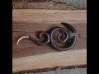 Cargar imagen en el visor de la galería, Fake Piercing Edelstahl Holz braun Spiralen Brass Spitze - chic - net.de

