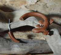 Cargar imagen en el visor de la galería, Fake Piercing Edelstahl Rosenholz Holz Gecko Eidechse - chic - net.de
