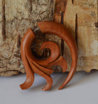 Cargar imagen en el visor de la galería, Fake Piercing Edelstahl Rosenholz Ornament Bogen - chic - net.de
