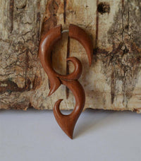 Load image into Gallery viewer, Fake Piercing Edelstahl Rosenholz Tribal Wave - chic - net.de
