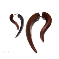 Cargar imagen en el visor de la galería, Fake Piercing Haken, Sonoholz, dunkelbraun Maserung, Edelstahlbügel Verschluss - chic - net.de
