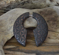 Load image into Gallery viewer, Fake Piercing Ohrring Narra Holz Kreis Blume des Lebens - chic - net.de
