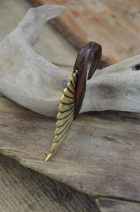 Cargar imagen en el visor de la galería, Fake Piercing Ohrring Narraholz Edelstahl Brass Schwan - chic - net.de
