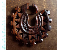 Cargar imagen en el visor de la galería, Fake Piercing Zackenrad Holz Edelstahl handgeschnitzt groß dunkelbraun Dehner - chic - net.de
