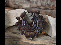 Cargar imagen en el visor de la galería, Fake Piercing Zackenrad Holz Edelstahl handgeschnitzt groß dunkelbraun Dehner - chic - net.de
