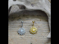 Load image into Gallery viewer, Glitzer Bauchnabel Piercing Kristall Blume Edelstahl - chic - net.de
