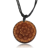 Cargar imagen en el visor de la galería, Halskette Holz verstellbar Anhänger rund Blume indisch - chic - net.de
