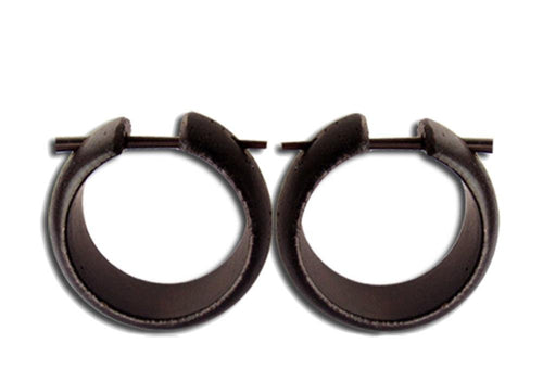 Holz Pin Creolen handgeschnitzt abgerundet dunkelbraun Horn - Pin Ohrringe 20 mm - chic - net.de