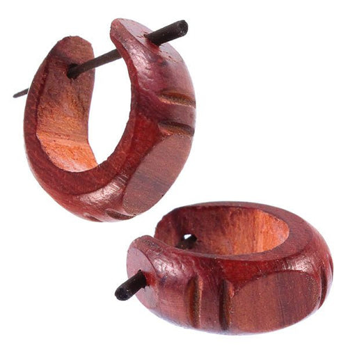 Holz Pin - Ohrringe 14 mm Ellipsen flach Kerben braun Creolen Pin handgeschnitzt - chic - net.de