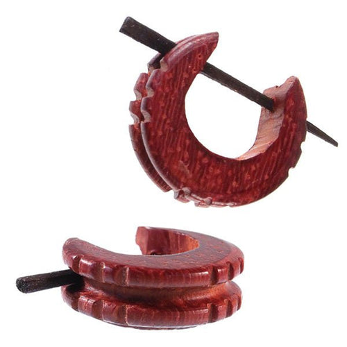 Holz Pin - Ohrringe 14 mm Rille Kerben braun Creolen Pin handgeschnitzt - chic - net.de
