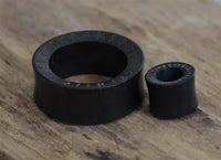 Load image into Gallery viewer, Flesh Tunnel Holz dunkel double flared Runen Ring
