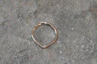 Load image into Gallery viewer, Klapp Segmentring Piercing spitz Edelstahl Gold PVD - chic - net.de
