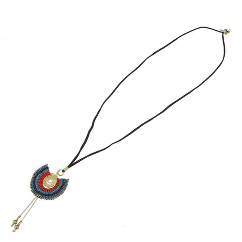 Lange Lederband Kette schwarz Spirale mit bunten Fäden lange Anhänger Perle - chic - net.de