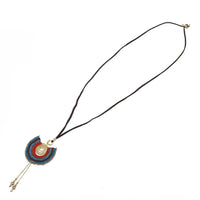 Load image into Gallery viewer, Lange Lederband Kette schwarz Spirale mit bunten Fäden lange Anhänger Perle - chic - net.de
