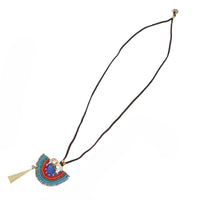 Load image into Gallery viewer, Lange Lederband Kette schwarz Spiralen Ethno Fäden rot blau Stein dunkelblau - chic - net.de
