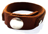 Load image into Gallery viewer, Lederarmband hell braun dünn silber Nieten Armband unisex nickelfrei Druckknopf Verschluss - chic - net.de
