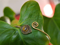 Load image into Gallery viewer, Messing Armreif antik goldenTigerauge Maserung rund Kugeln verstellbar - chic - net.de
