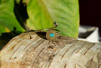 Load image into Gallery viewer, Messing Armreif antik Türkis oval klein Punkte verstellbar antik Tribal Schmuck - chic - net.de
