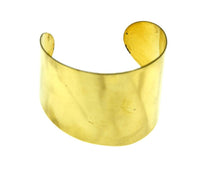 Load image into Gallery viewer, Messing Armreif gold 50mm breit verstellbar - chic - net.de
