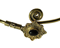 Load image into Gallery viewer, Messing Armreif gold Onyx Schnörkel Spirale verstellbar - chic - net.de
