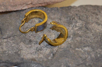 Load image into Gallery viewer, Messing Ohrringe gold Abalone Muschel Imitat Creolen - chic - net.de
