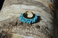 Load image into Gallery viewer, Messing Ohrringe Türkis Stein gold Bogen Herzbögen - chic - net.de
