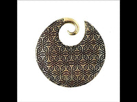 Load image into Gallery viewer, Ohrgewicht Brass Piercing 4mm Blume des Lebens Spirale - chic - net.de
