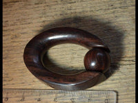 Load image into Gallery viewer, Ohrgewicht Klemmkugel Ring Narraholz 12mm Piercing oval - chic - net.de
