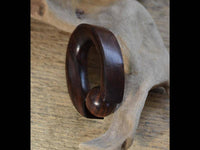 Load image into Gallery viewer, Ohrgewicht Klemmkugel Ring Narraholz 12mm Piercing oval - chic - net.de
