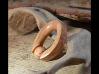 Load image into Gallery viewer, Ohrgewicht Klemmkugel Ring Olivenholz 12mm Piercing oval - chic - net.de
