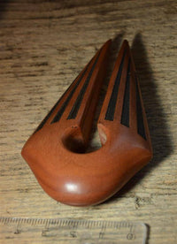 Cargar imagen en el visor de la galería, Ohrgewicht Sawoholz Pfeil 14mm Piercing Streifen - chic - net.de
