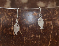 Load image into Gallery viewer, Ohrringe 925 Sterling Silber Fisch gebürstet 15mm - chic - net.de
