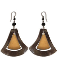 Load image into Gallery viewer, Ohrringe Beil - Form Kokosholz dunkelbraun, hellbraune Maserung Ohrhänger Edelstahl - chic - net.de
