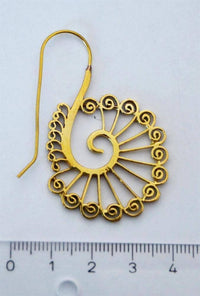 Cargar imagen en el visor de la galería, Ohrringe Messing antik golden Tribal Ohrhänger Spiralen Stäbe starr Haken - chic - net.de
