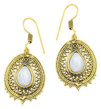 Load image into Gallery viewer, Ohrringe Mondstein Tropfen oval Zacken Kreise Messing antik golden Tribal - chic - net.de
